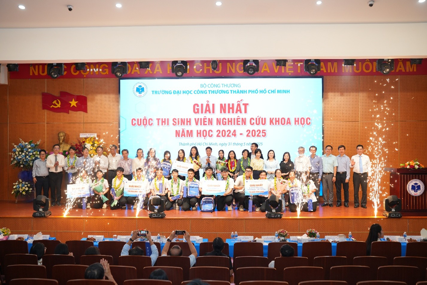 Các ý tưởng nghiên cứu giàu tiềm năng ứng dụng của sinh viên HUIT đã được biểu dương tại vòng Chung kết Cuộc thi Sinh viên nghiên cứu khoa học Trường Đại học Công Thương Thành phố Hồ Chí Minh năm học 