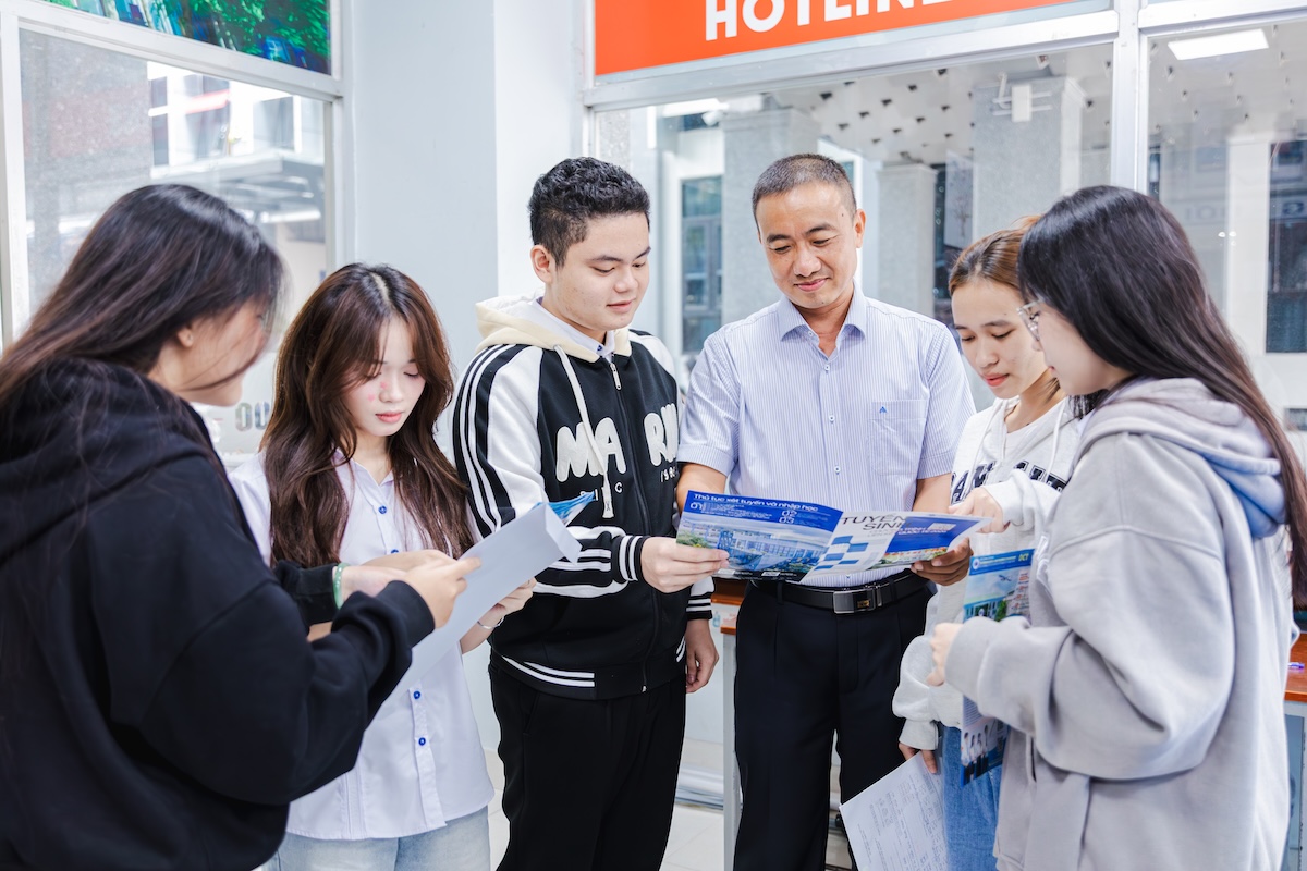 Góp ý Dự thảo Quy chế tuyển sinh ĐH 2026: Điểm sàn "cứng" làm hẹp cửa vào ĐH