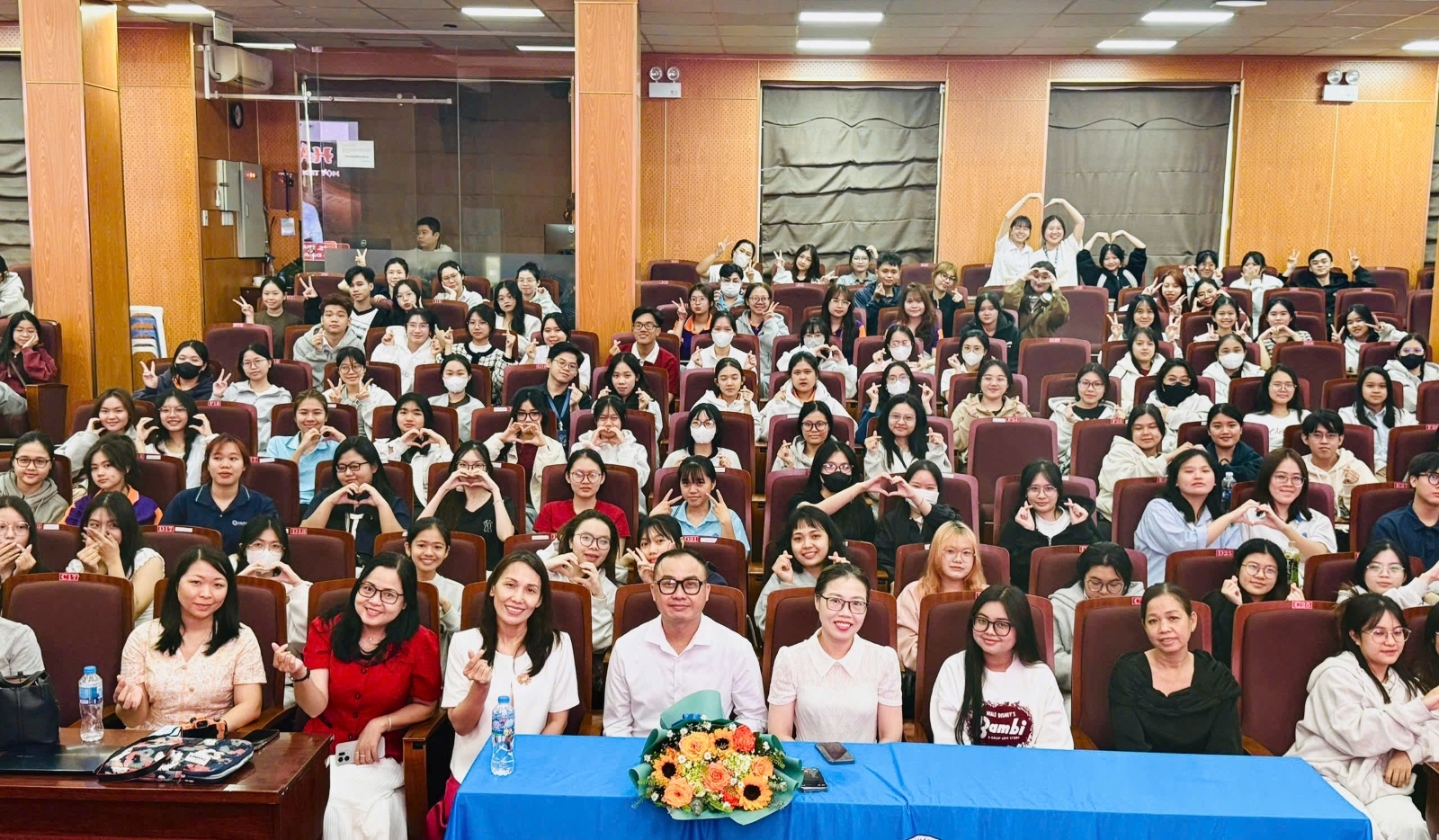 Chinese Characters – A Cultural Journey”: An Inspiring Seminar for Nearly 400 Chinese Language Students at HUIT