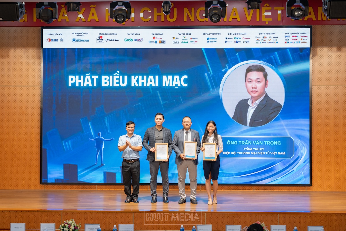 Hành trình Unitour 2025: VECOM và HUIT