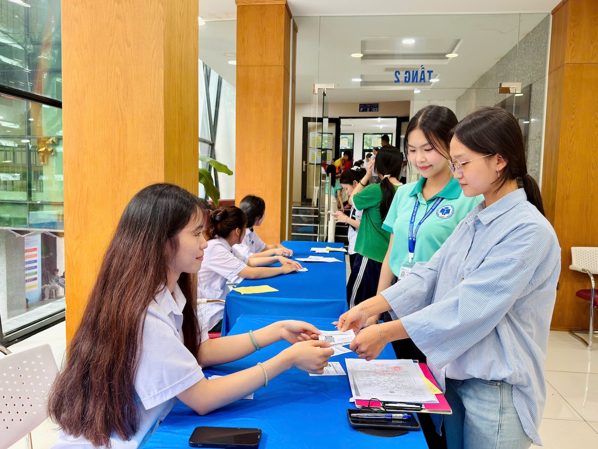 Hoa: “Em muốn thử xem mình làm được tới đâu”. Cô tân sinh viên và hành trình vượt giới hạn
