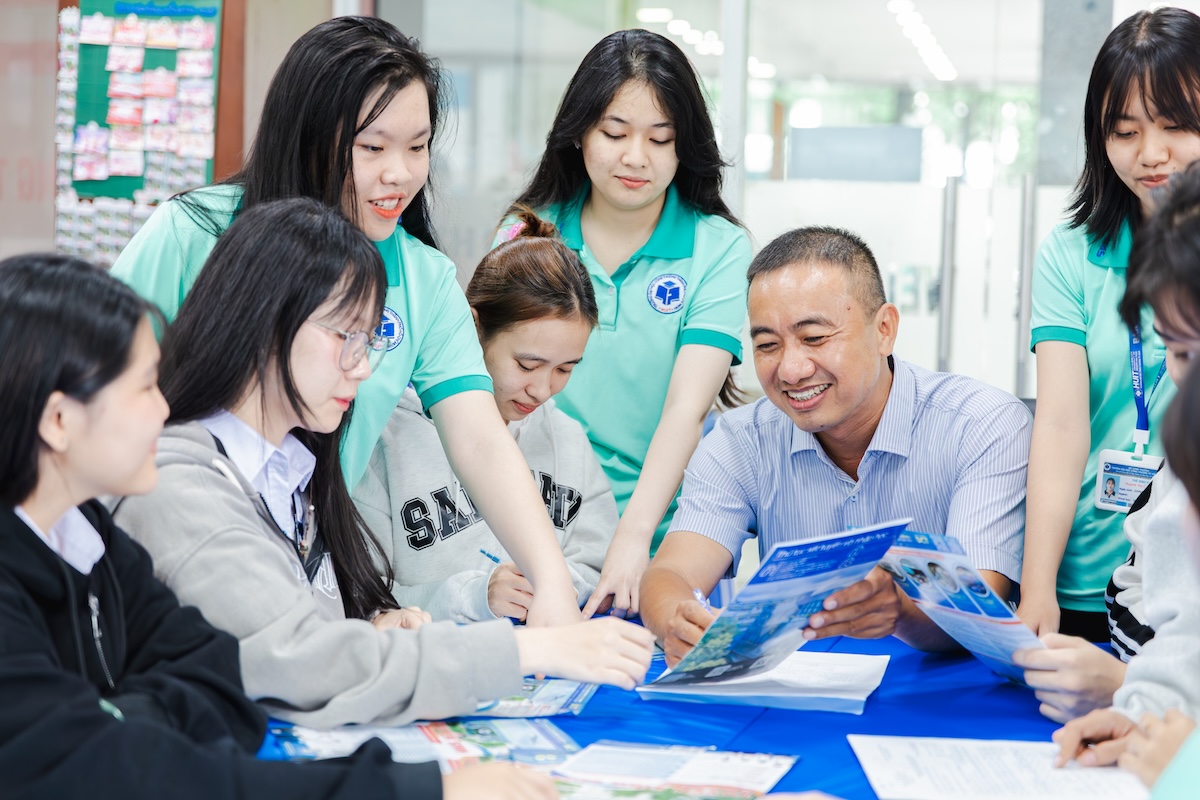 HUIT Projects Tuition Fees for the 2026–2030 Cohort at Approximately VND 140–170 Million, Following a Roadmap and Accompanied by Multiple Support Policies