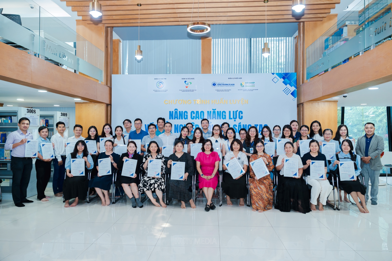 HUIT phối hợp SIHUB tổ chức thành công khóa huấn luyện nâng cao năng lực khởi nghiệp đổi mới sáng tạo cho cán bộ, giảng viên
