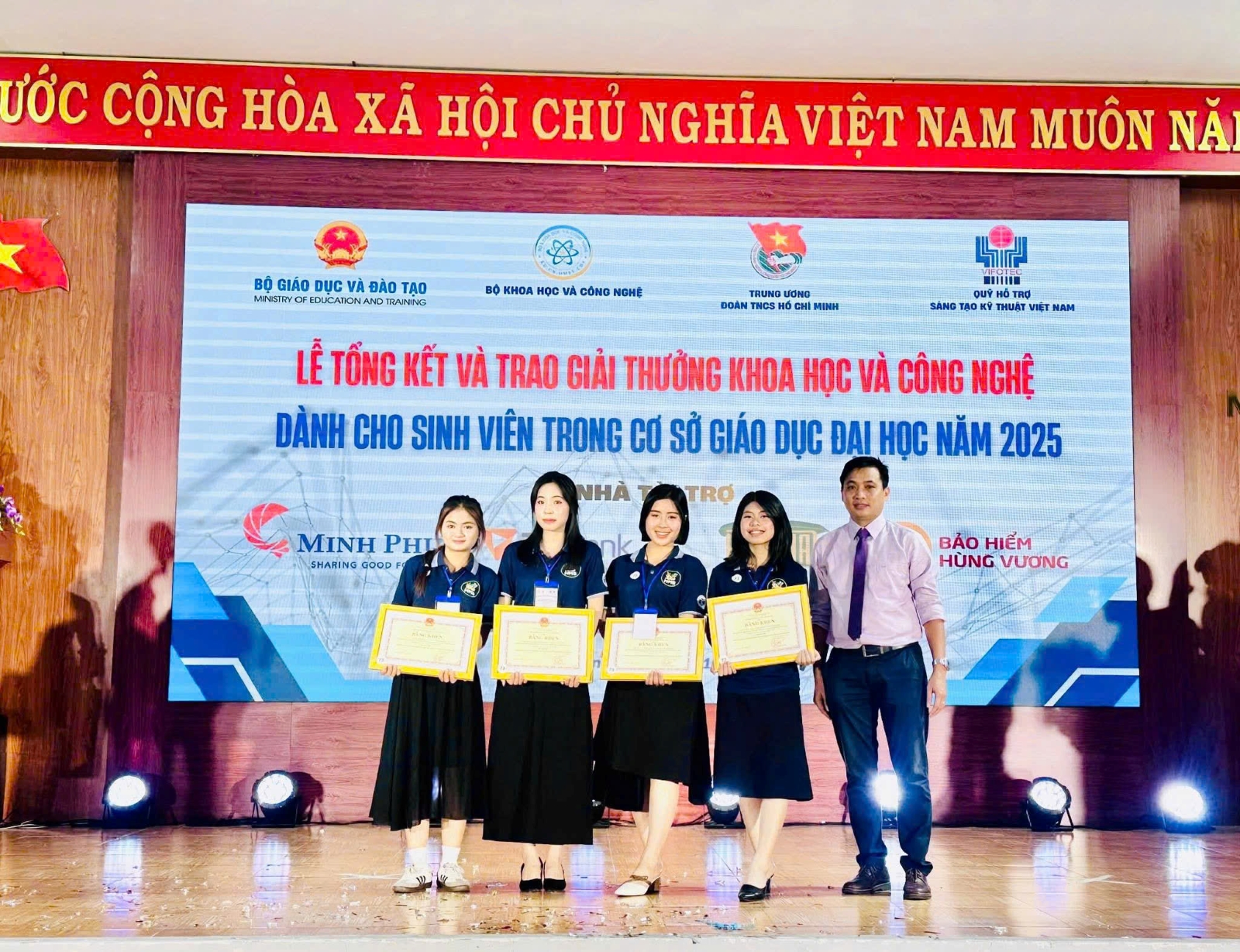 Sinh viên HUIT giành giải Nhất cấp quốc gia Lĩnh vực Khoa học Nông nghiệp 